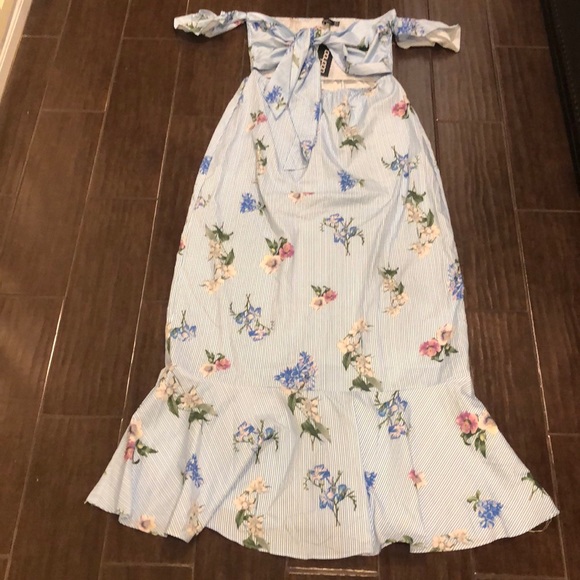Boohoo Dresses & Skirts - Boohoo floral dress
